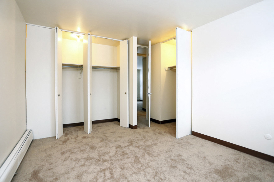 Bedroom Closets at 4700 Lake Park Apartments